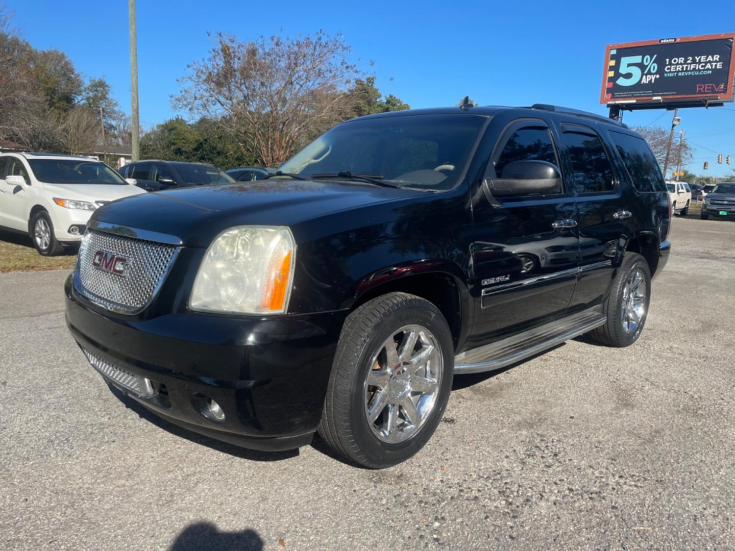 2011 BLACK GMC YUKON DENALI (1GKS2EEFXBR) with an 6.2L engine, Automatic transmission, located at 5103 Dorchester Rd., Charleston, SC, 29418-5607, (843) 767-1122, 36.245171, -115.228050 - Leather, Sunroof, Navigation, Backup Camera, CD/AUX/Sat, Dual Climate Control, Rear Climate Control, Middle Captain's Row, Power Everything (windows, locks, seats, mirrors), Memory/Cooled/Heated Front Seats, Heated Rear Seats, Power Liftgate, All-weather Mats, Running Boards, Tow Package, Chrome Whe - Photo#2